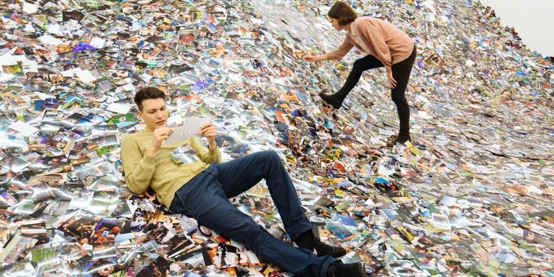 Instalação de Erik Kessels